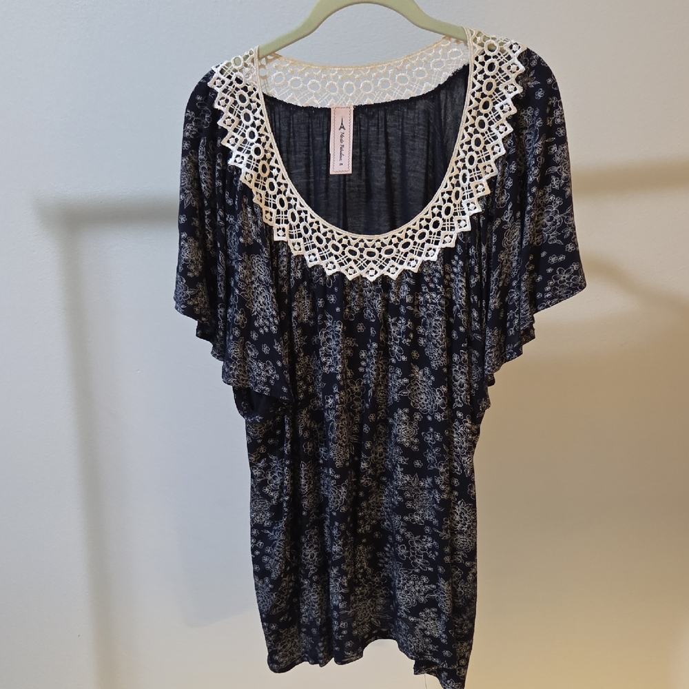 Chic Navy Floral Women's Blouse with Lace Detail